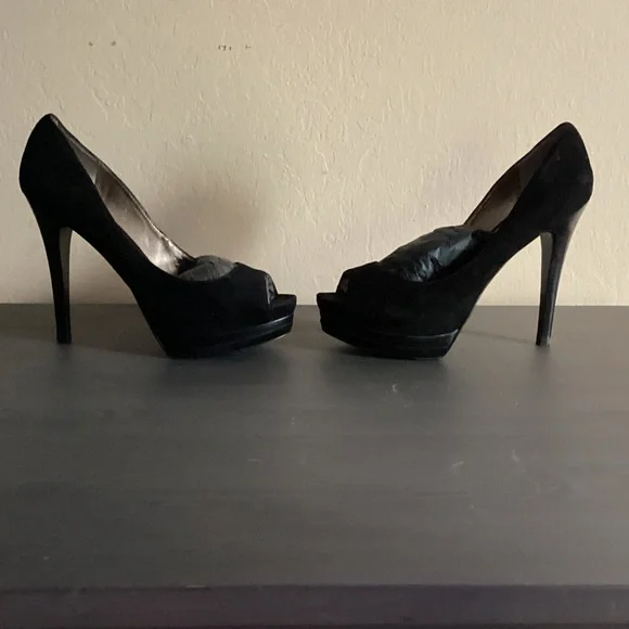Pelle Moda suede Black Peep Toe Heels - Picture 2 of 3
